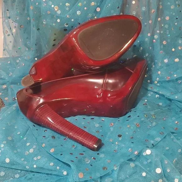 Salvatore Ferragamo Heels Shade of Red - Picture 7 of 15